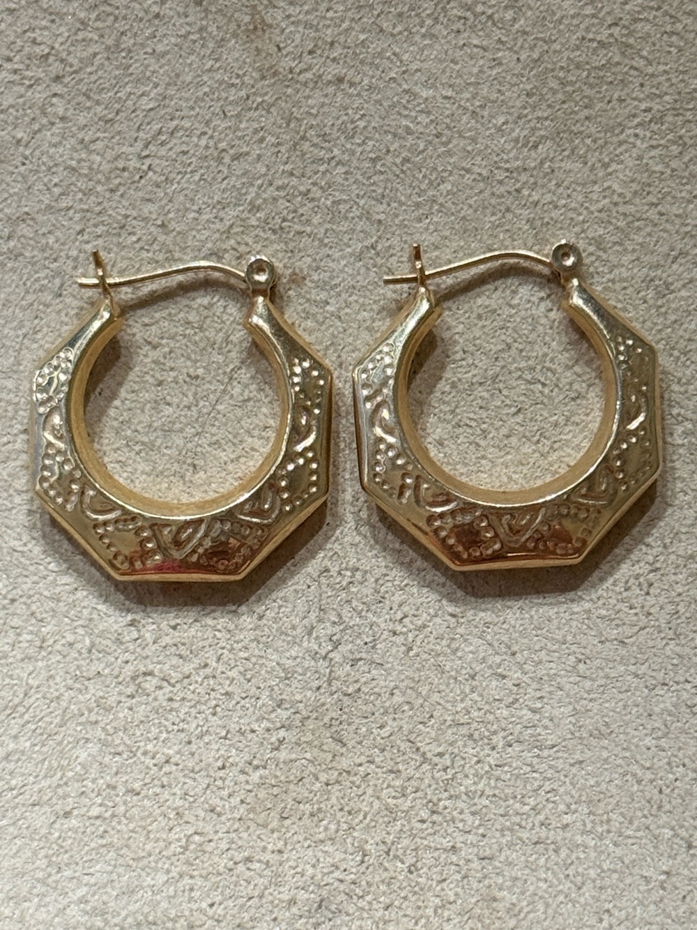 Women’s Vintage Gold Octagon-Edge Hoop Earrings!